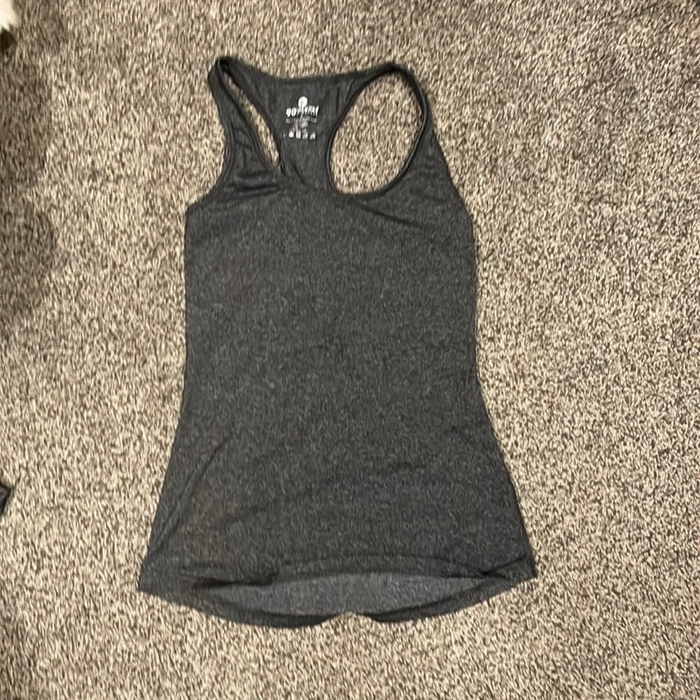 Dark grey workout tank size S brand is 90° by Reflex